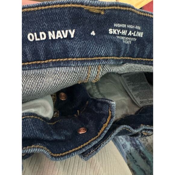 Old Navy Womens Sky Hi A line Size 4 Shorts blue, Distressed, Cut off's, - Picture 4 of 4